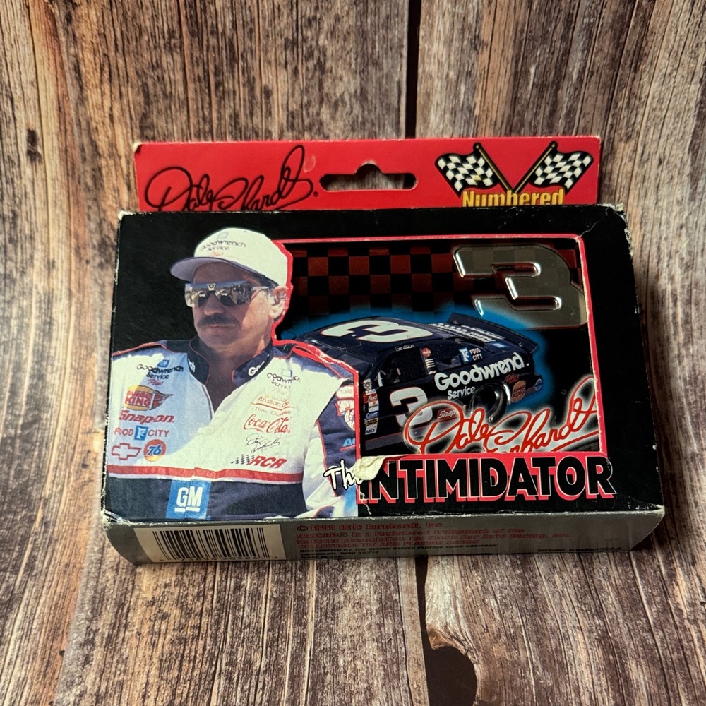 Vintage Collectible Playing Cards in Tin Item #ME2749